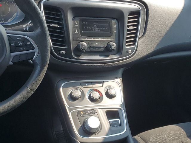 2016 Chrysler 200 LX