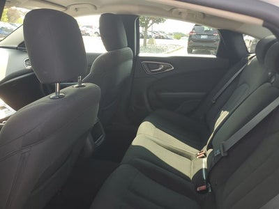 2016 Chrysler 200 LX