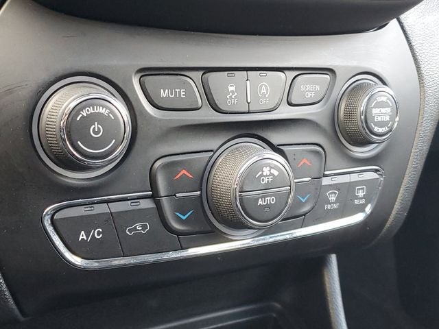 2022 Jeep Cherokee Latitude Lux