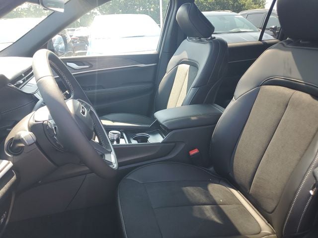 2026 Jeep Grand Cherokee L Laredo Altitude