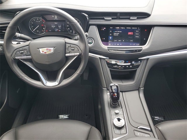 2025 Cadillac XT6 Luxury