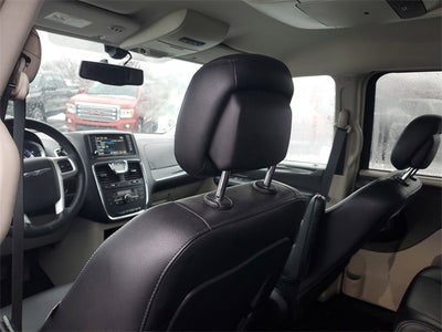 2016 Chrysler Town & Country Touring-L