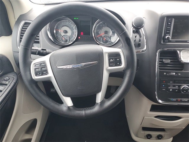 2016 Chrysler Town & Country Touring-L