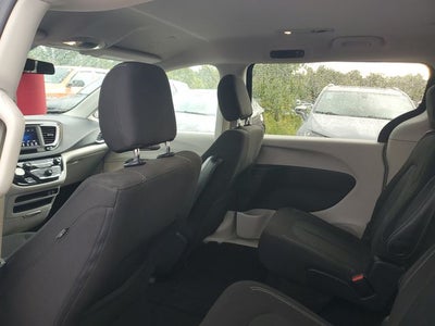 2020 Chrysler Voyager LX