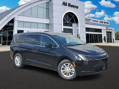 2027 Chrysler Pacifica Select
