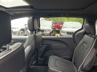 2027 Chrysler Pacifica Limited