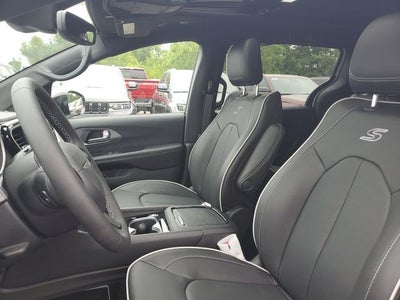 2027 Chrysler Pacifica Limited