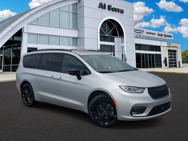 2026 Chrysler Pacifica Limited AWD's photo