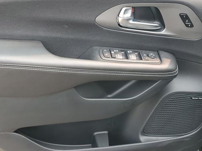 2027 Chrysler Pacifica Limited