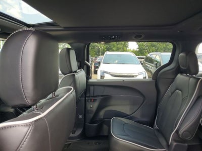 2027 Chrysler Pacifica Limited