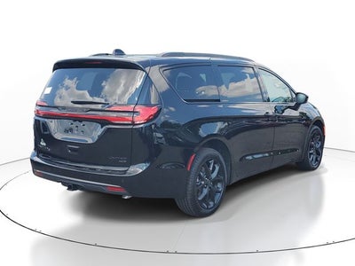 2027 Chrysler Pacifica Limited