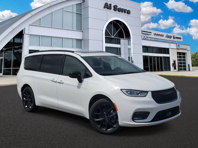 2026 Chrysler Pacifica Limited AWD's photo