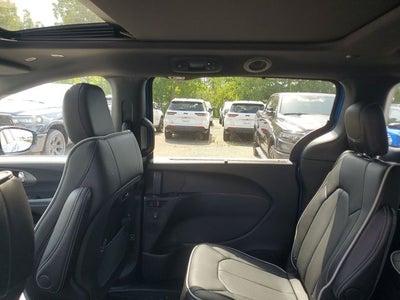 2027 Chrysler Pacifica Limited