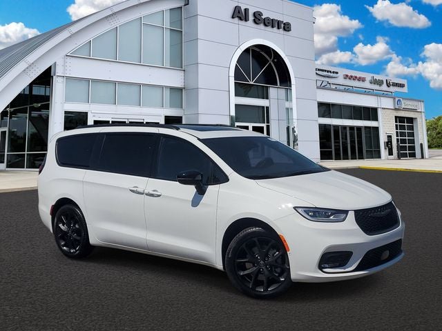 2026 Chrysler Pacifica Limited AWD's photo