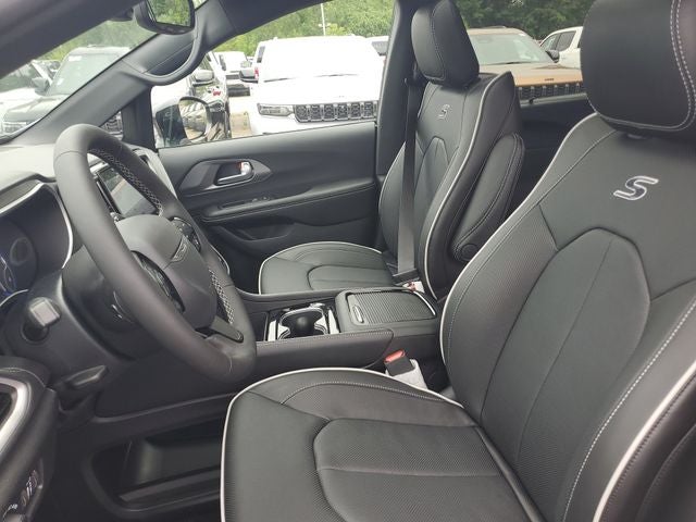 2027 Chrysler Pacifica Limited