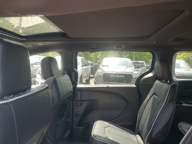 2027 Chrysler Pacifica Limited