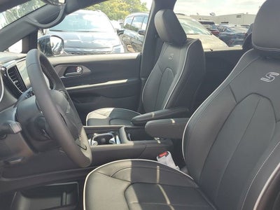 2027 Chrysler Pacifica Limited