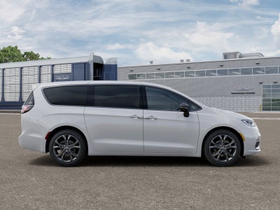 2026 Chrysler Pacifica Base